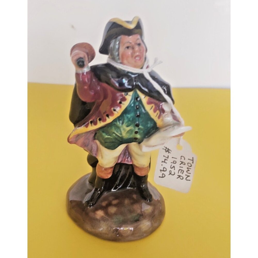 Rare & Vintage Royal Doulton Figurine "Town Crier" HN3261 1952 4" tall